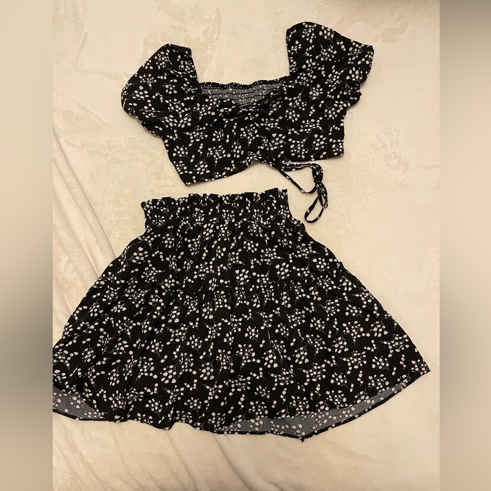 ✨ Boho Ditsy Floral Two-Piece Set ✨ Crop Top & Ruffle Mini Skirt